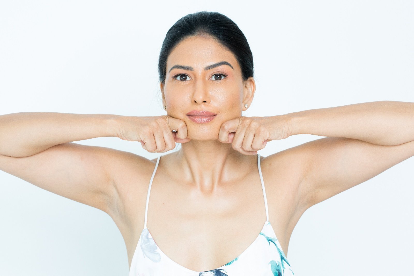 Uma practising resistance around the lower face