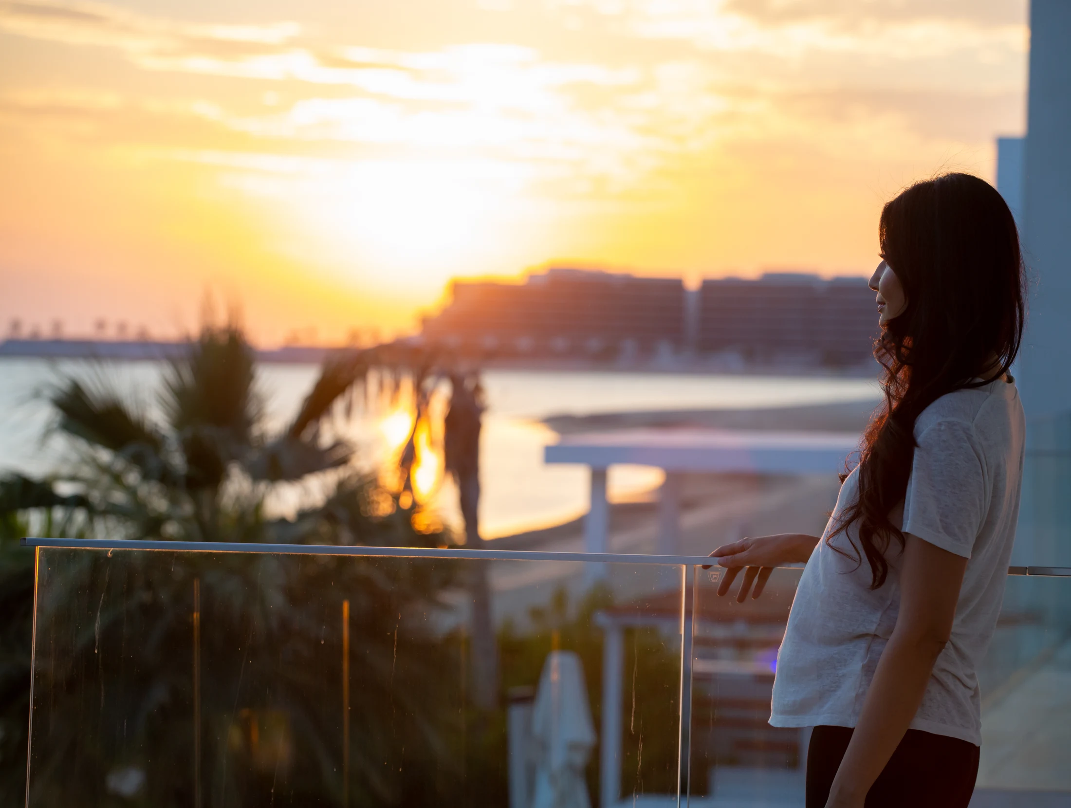 Uma overlooking the water at sunset