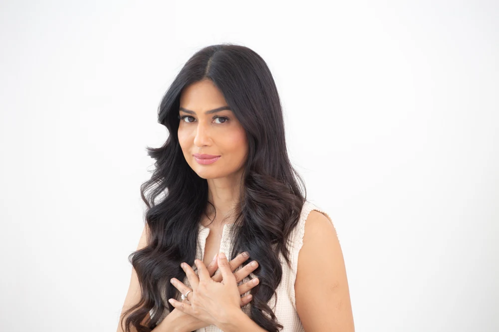 Uma with her hands resting over her heart